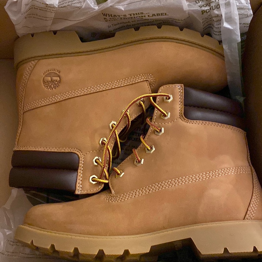 Brand NEW! Timberland womens boots. Size 9.5. Wheat Nubuck